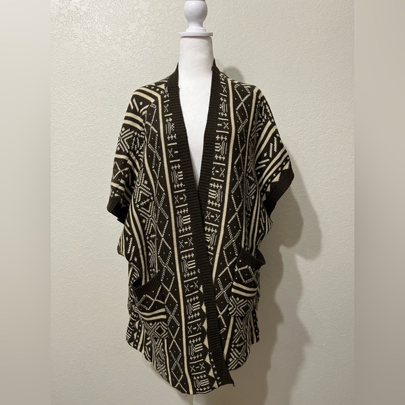 Umgee Sweaters - Umgee boho cardigan/pancho. Brown with cream pattern. Size M/L